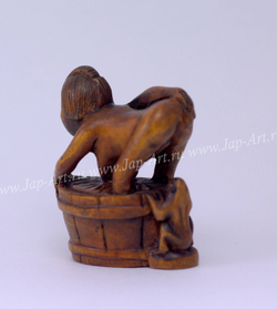 Нэцкэ Нагая красавица и лягушка (светлая)