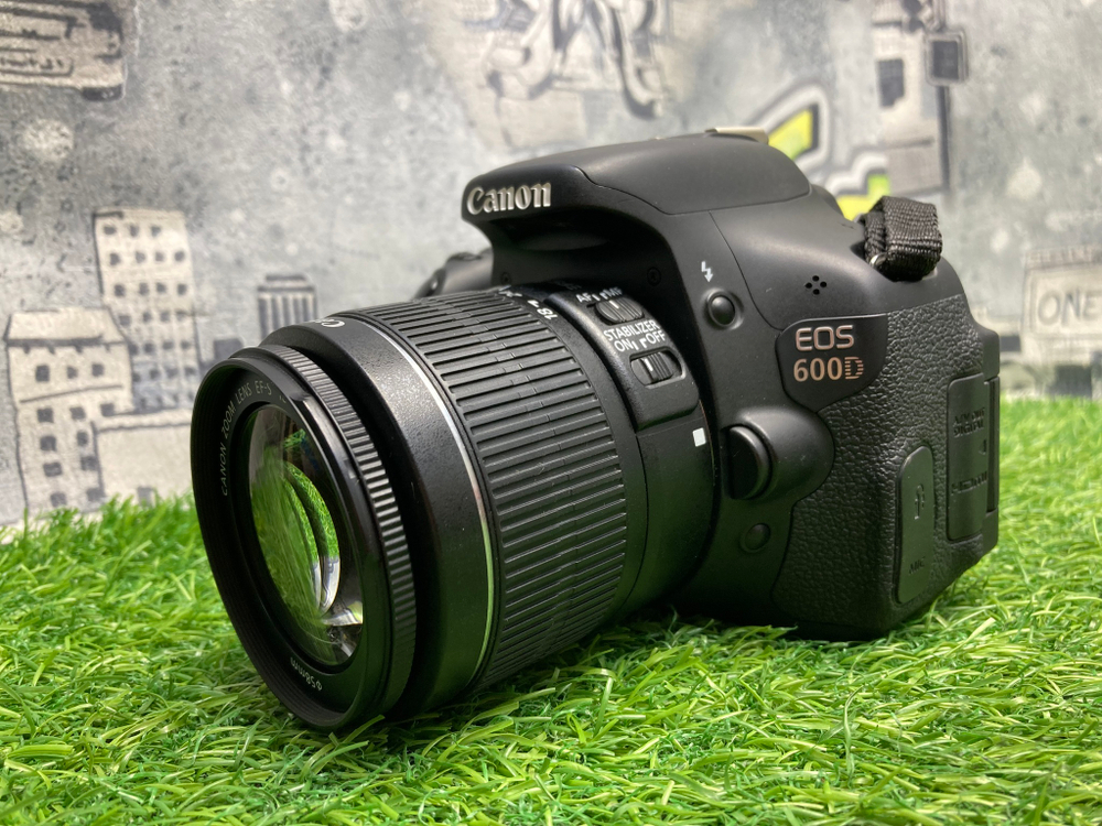 Canon 600D kit 18-55mm 3.5-5.6 IS II 12.300 кадров