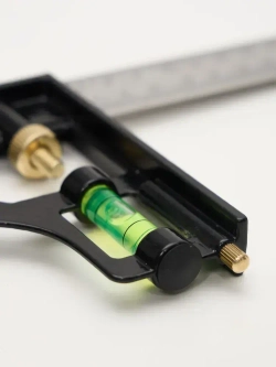 Угольник с уровнем 300 мм, линейка с маркировочной иглой