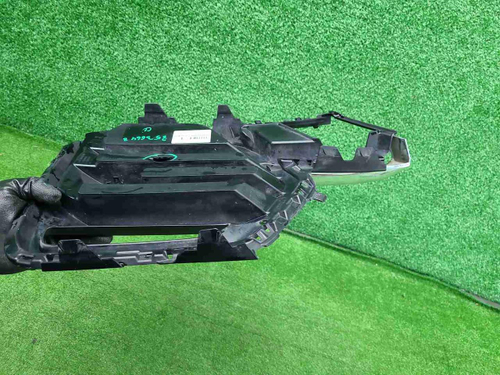 Решетка переднего бампера правая BMW X5 G05 18-23