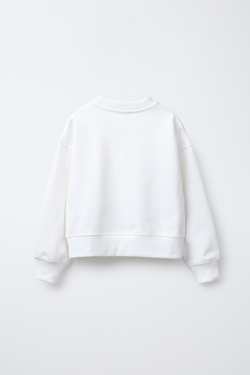 ZARA УКОРОЧЕННАЯ ТОЛСТОВКА С ПРИНТОМ, ЖЕЛТОВАТО-БЕЛЫЙ