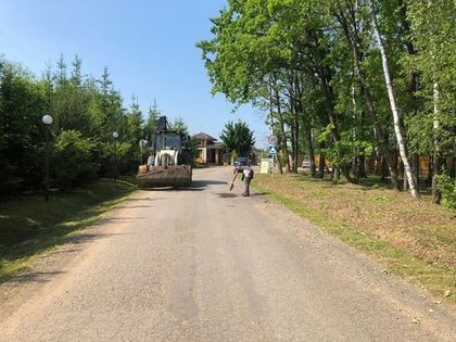 В «Романовском Парке» начался плановый ямочный ремонт подъездной дороги