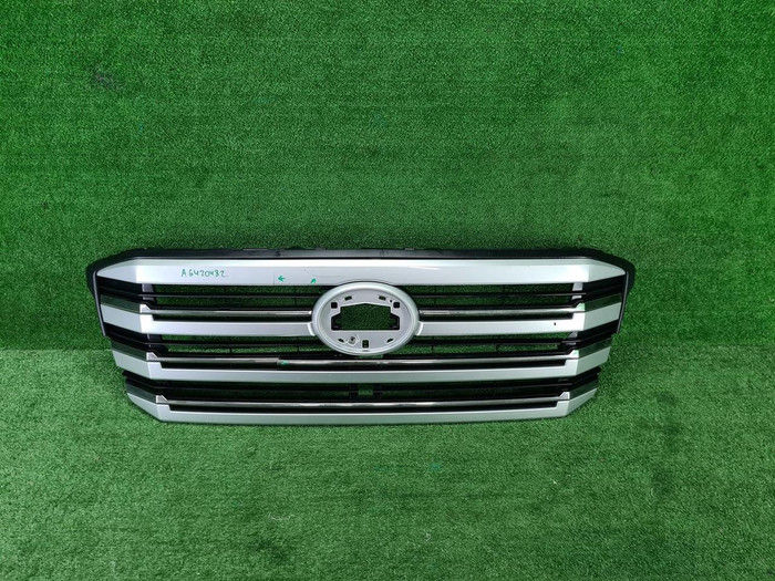 Решетка радиатора Toyota Land Cruiser 300 2021-нв