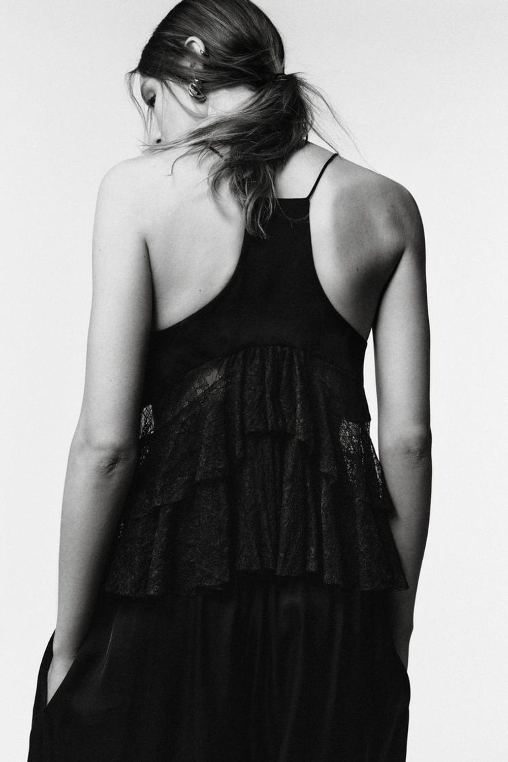 ZARA ТОП НА ТОНКИХ БРЕТЕЛЯХ, ЧЕРНЫЙ