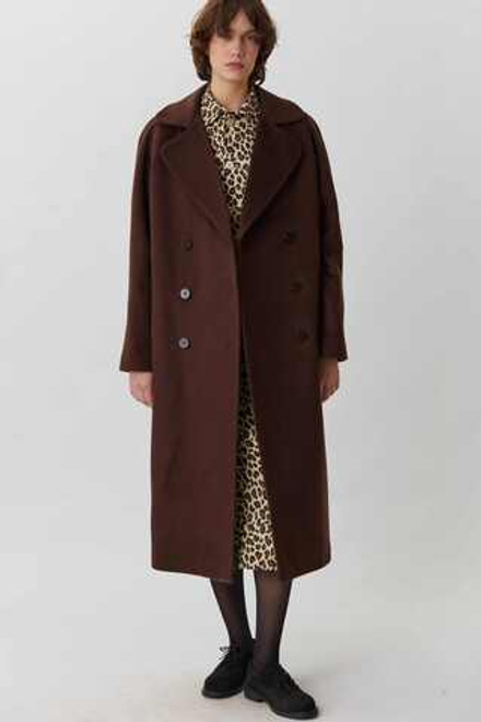 Длинное двубортное пальто шоколадного цвета из шерсти