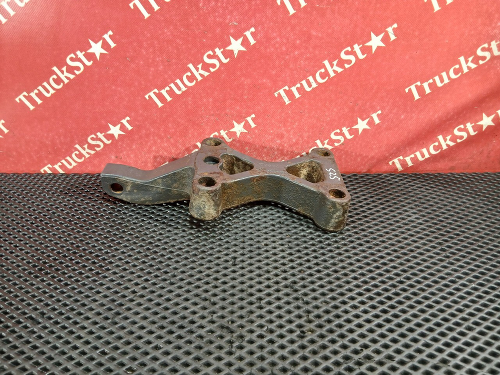 Кронштейн заднего амортизатора левый