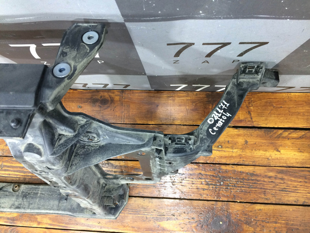 Панель передняя Kia Cerato 4 (BD) 18-нв Б/У Оригинал 64101m6001