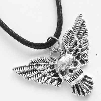 Кулон "Череп с крыльями" (34х25мм) на шнурке. Бижутерия.