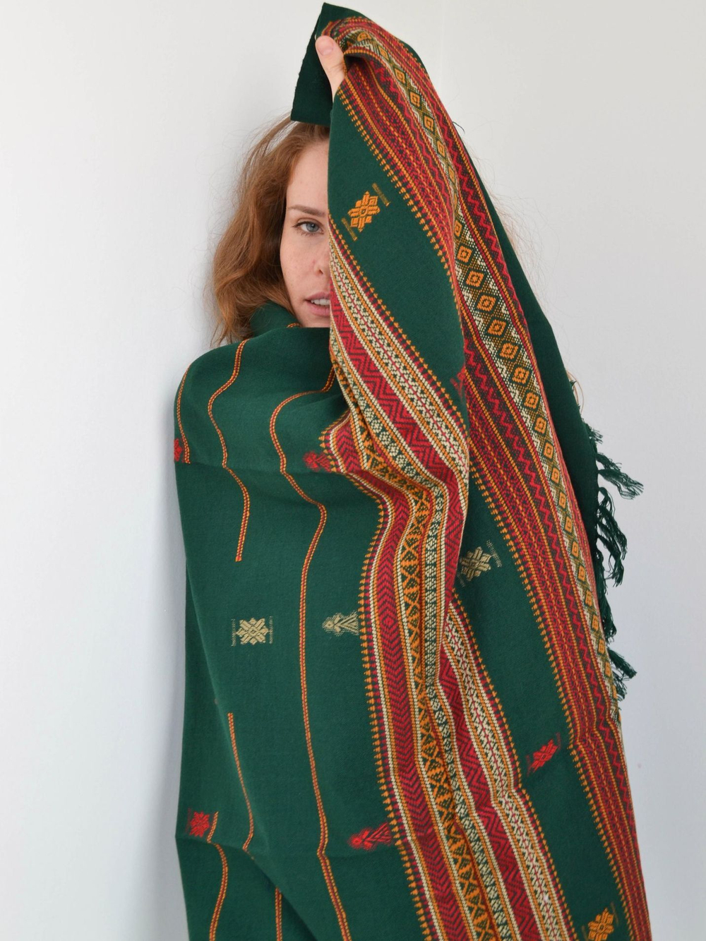 Шаль с  гуджаратской вышивкой