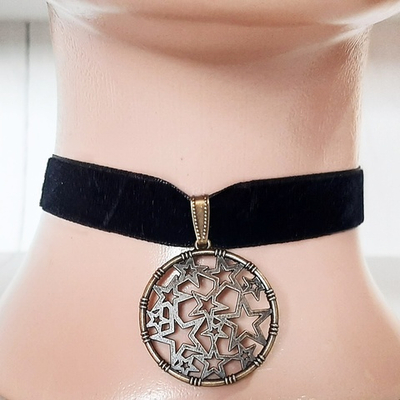 Черный бархатный чокер с подвеской "Небо". Ширина 1,6 см, застежка бронзового цвета