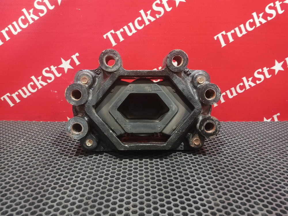 Подушка двигателя 2020г