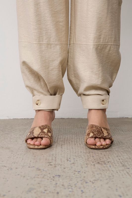 Брюки с накладными карманами, золотой