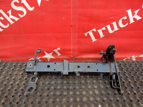 Кронштейн крыла правый 2018г.