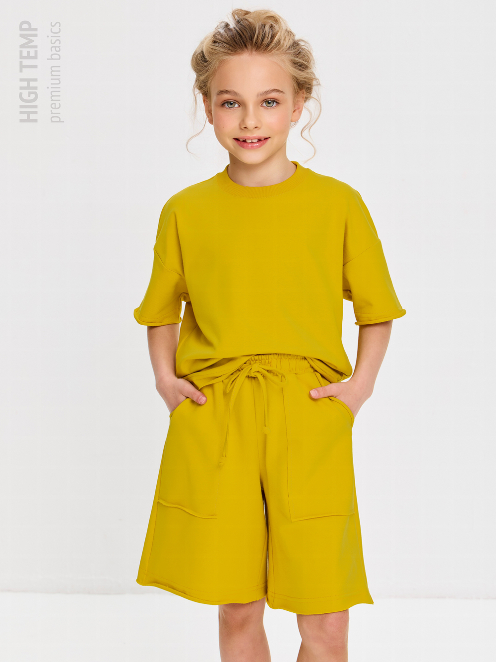 Костюм оверсайз с футболкой и шортами