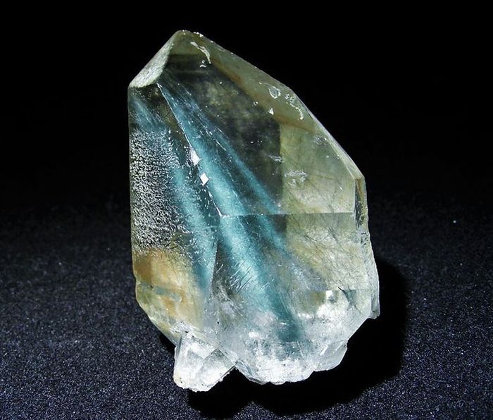 Бусины из кварца с родуситом