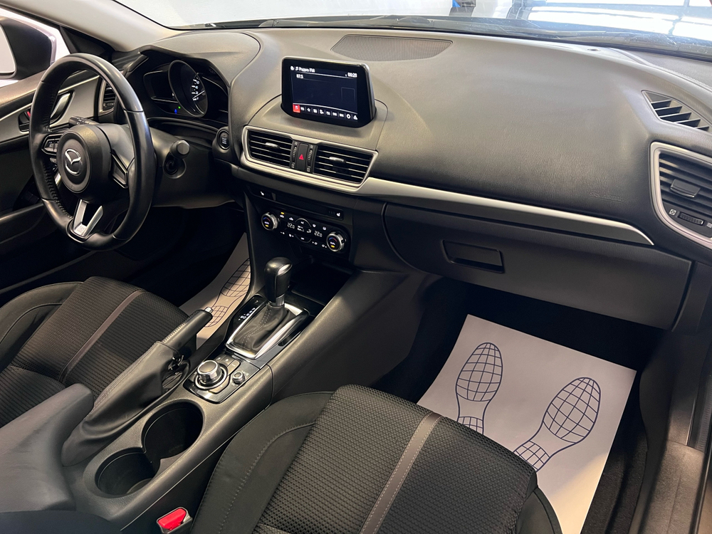 Mazda Mazda3, 2017 год