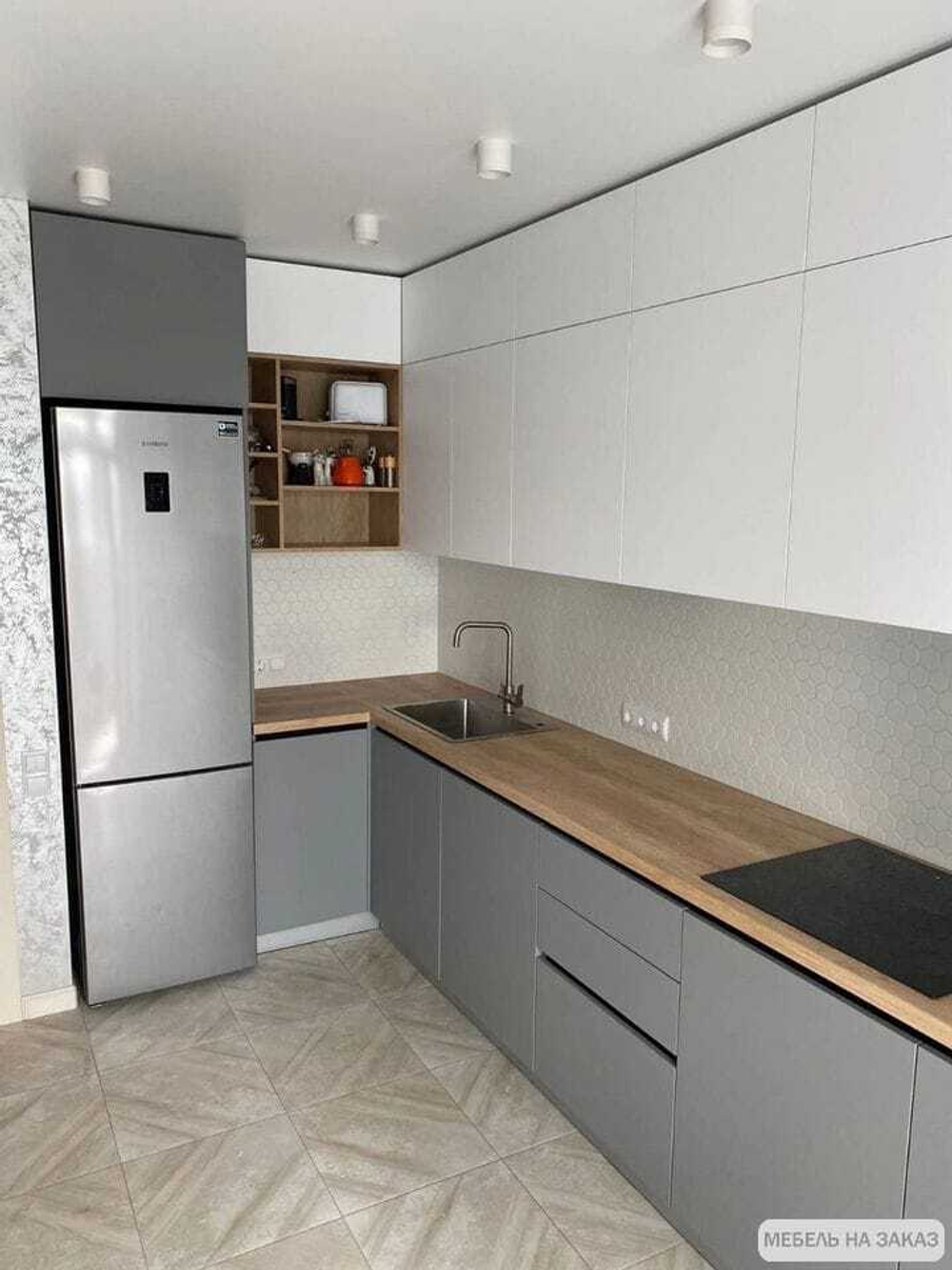 Кухня с открытыми полками