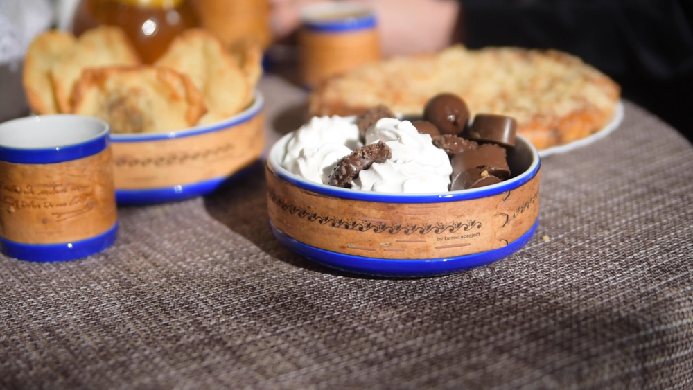 Кружка большая фарфоровая без ручки c берестой и с цитатами Лермонтова. Lermontov forever.