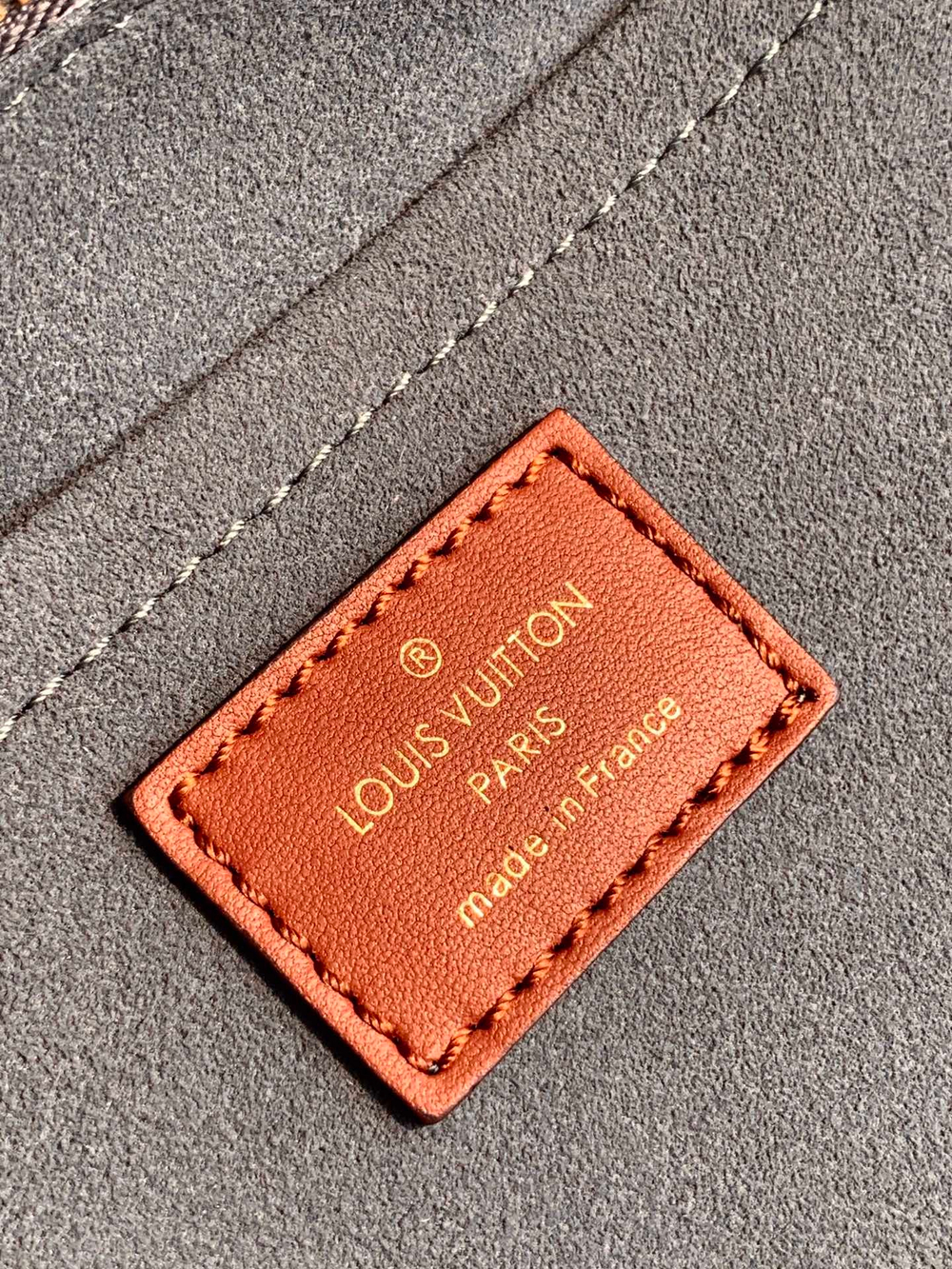 Louis Vuitton On My Side MM