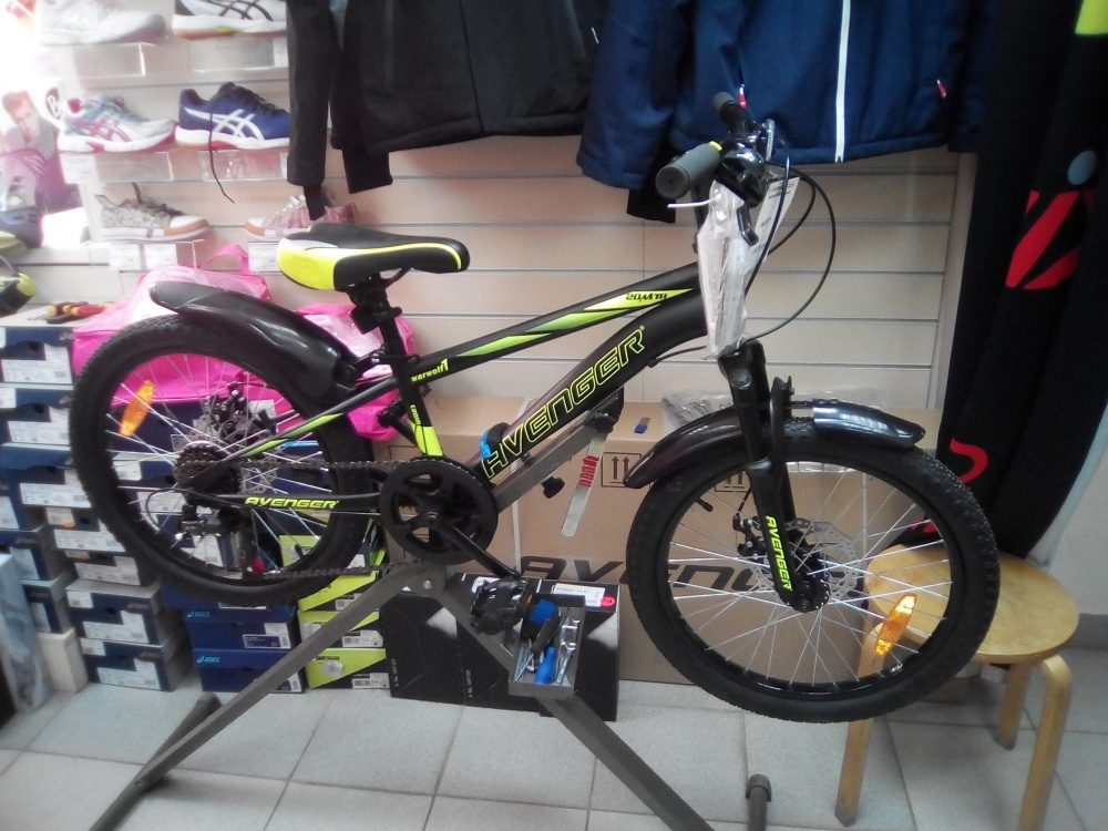 Велосипед 20" AVENGER C201D, черный/желтый