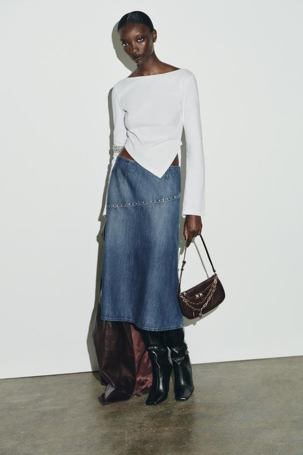 ZARA МИНИ-СУМКА С ПЛЕЧЕВЫМ РЕМНЕМ И ПОДВЕСКАМИ, КОРИЧНЕВЫЙ