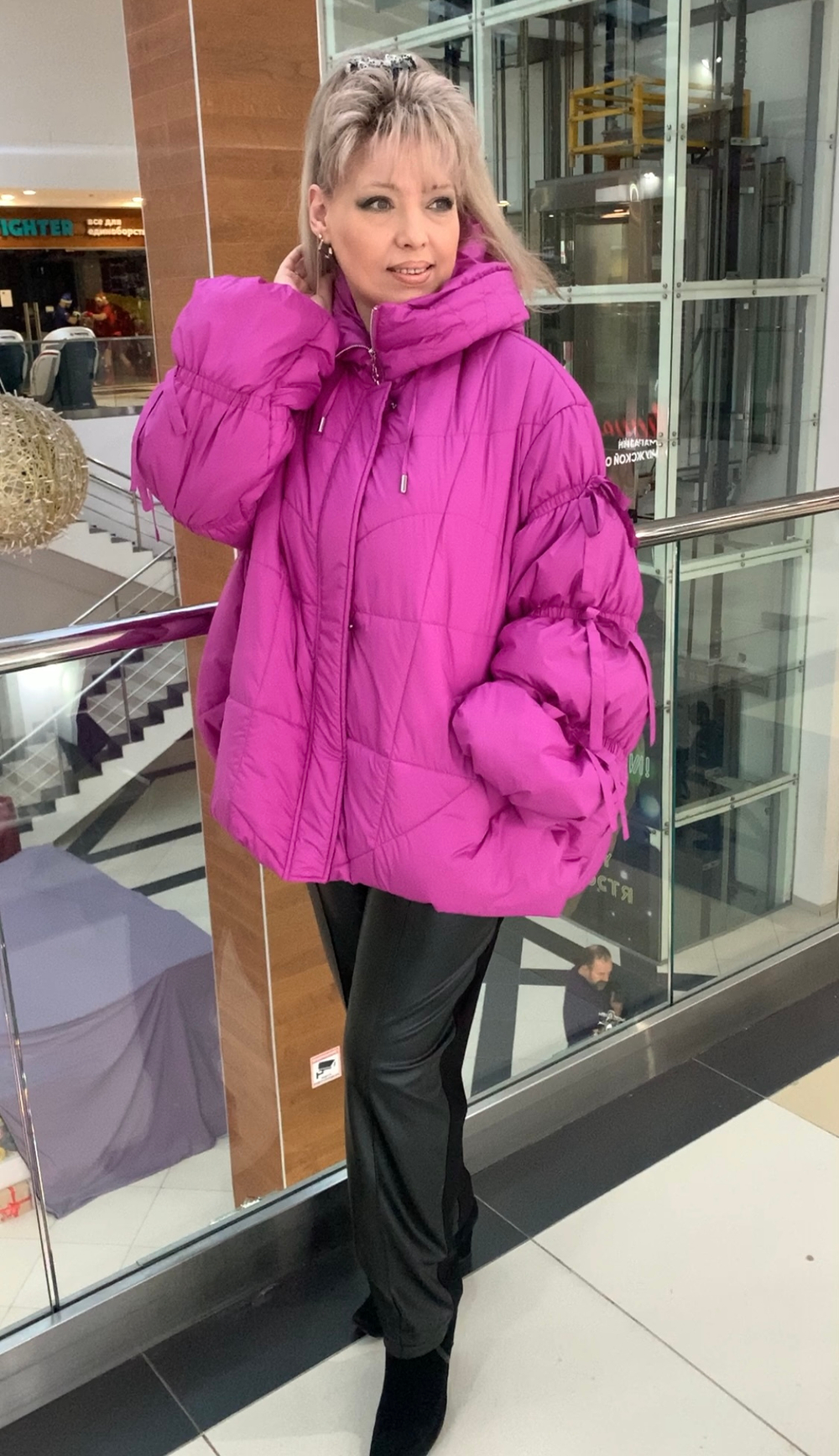 Черная cтеганная куртка-пуховик с красивыми рукавами