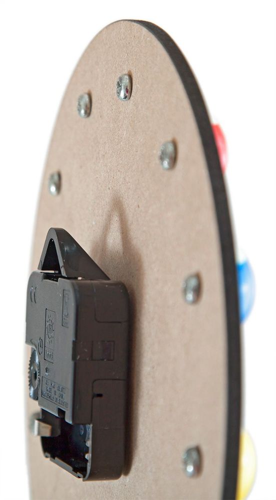 Часы настенные "12 шаров" D20,5 см (белые), пластик