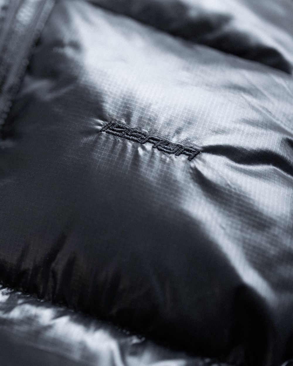 Пуховик Issaya Segment 2.0 Daze Ripstop черный