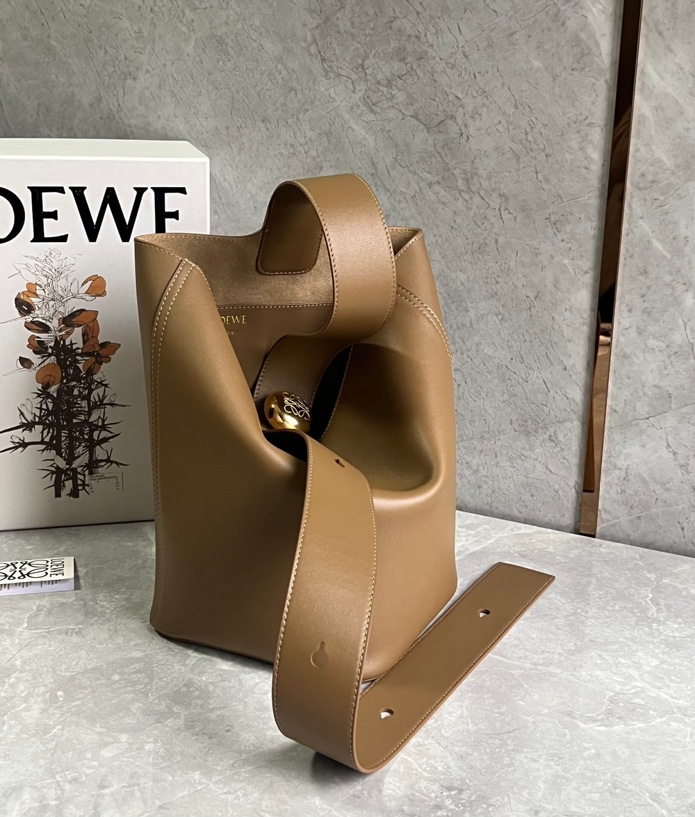 Loewe Medium Pebble Bucket 28 cm