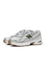 Кроссовки U740v2