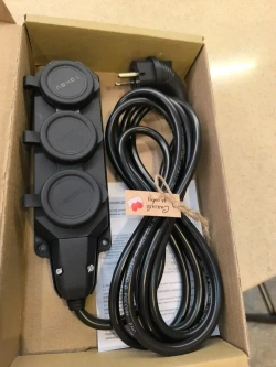 длинитель IP 44 влагозащищенный .с Угловой вилкой каучук 3 розетки 3 метра с заземлением 3на1,5 ПВС Гост