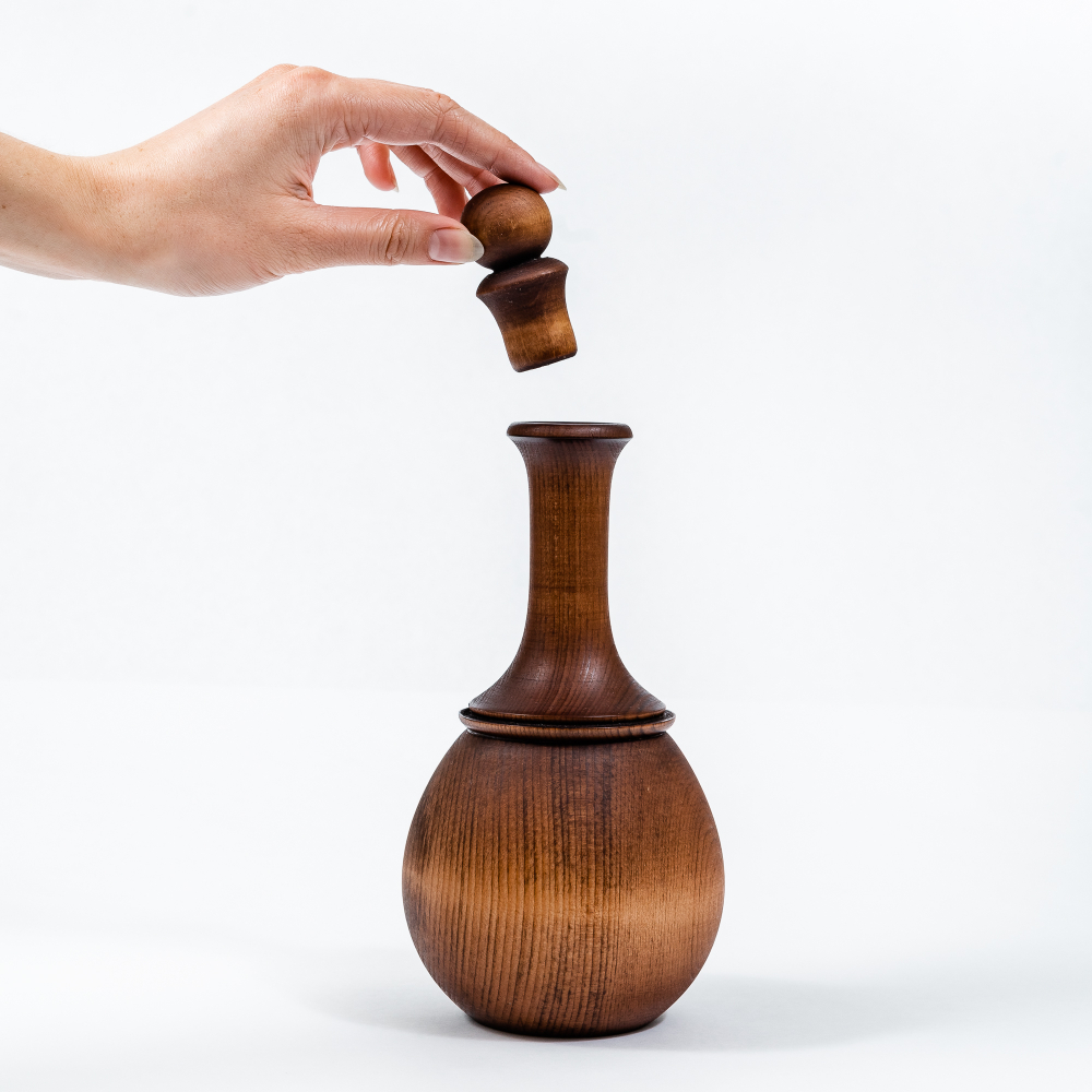 Деревянный графин из сибирского кедра GR2