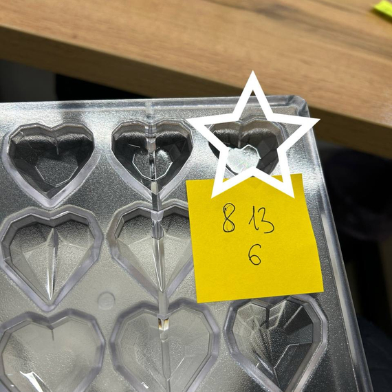 813-у | Форма для шоколадных конфет "Сердца и грани" (275*175 мм)