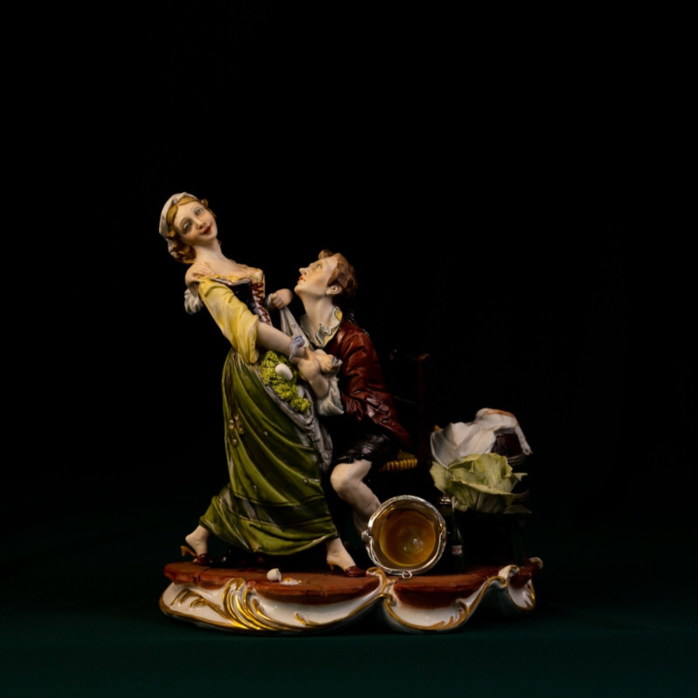 Фарфоровая мануфактура Capodimonte «Признание в любви»