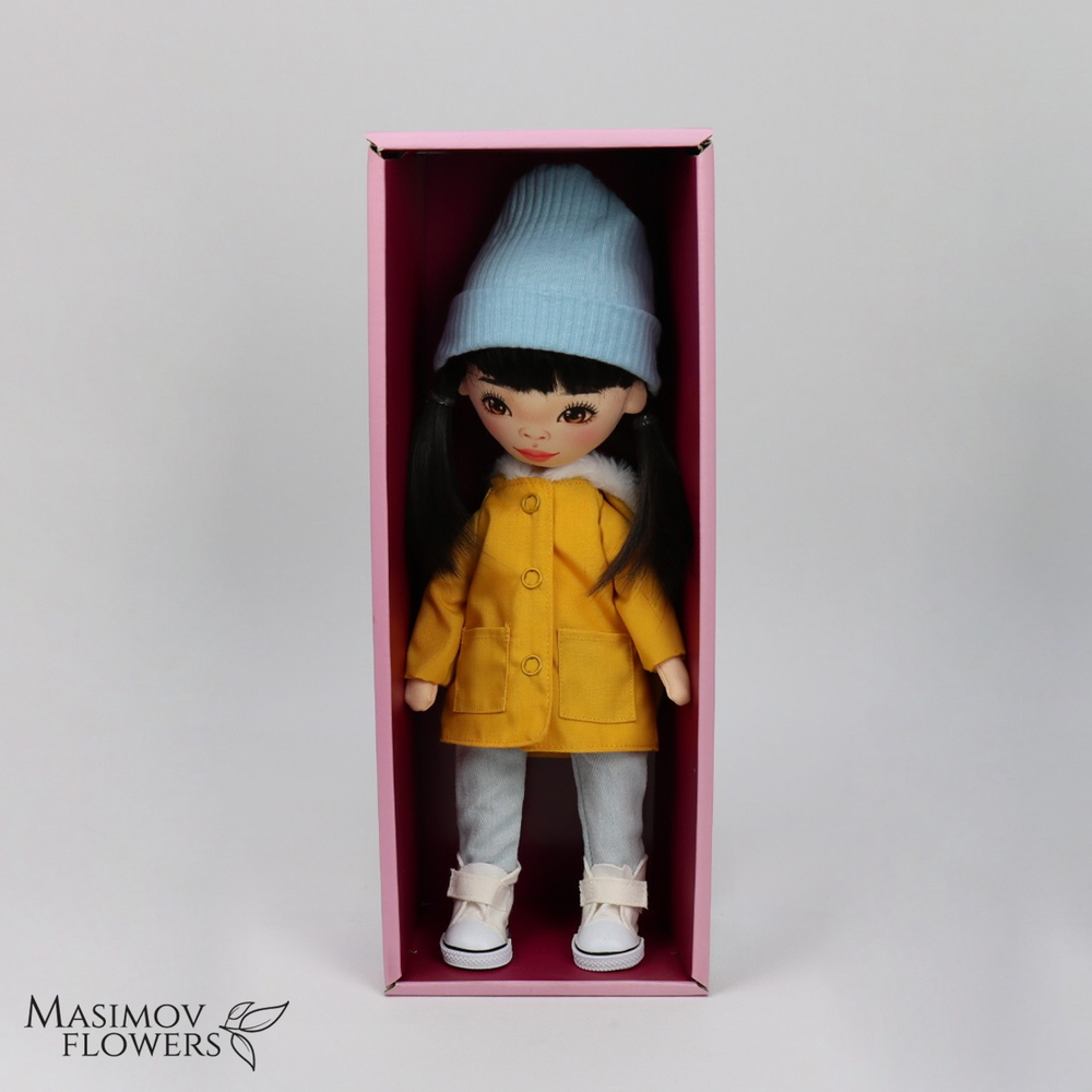 Кукла Лилу с меховым капюшоном