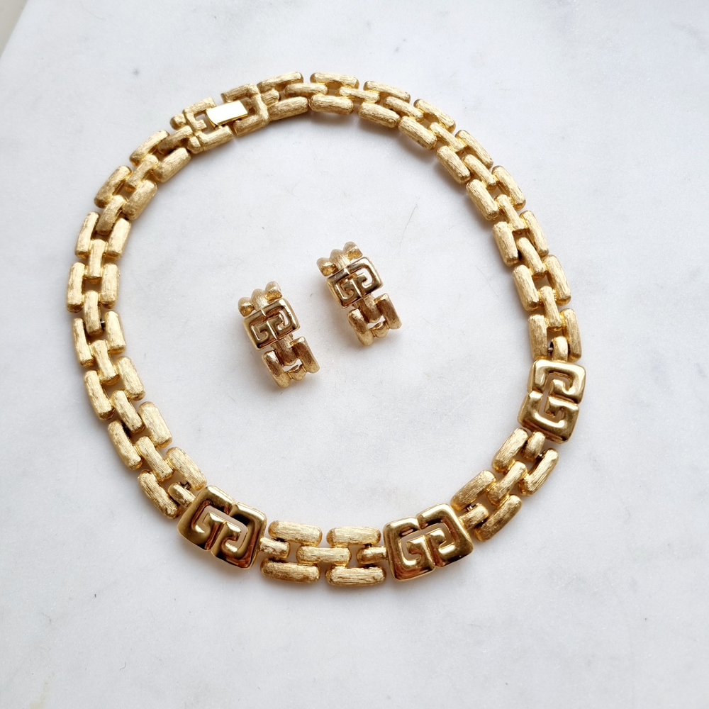 Колье Givenchy с лого