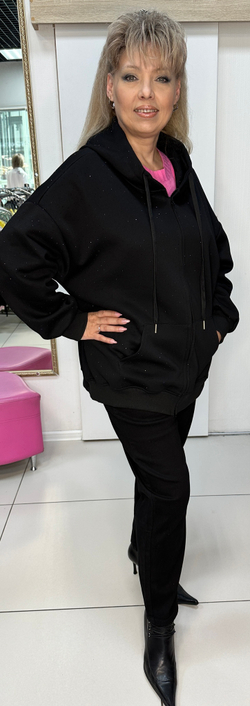 Бомбер-жакет со стразами в черном цвете