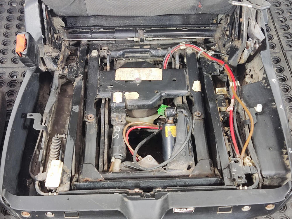 Сиденье водительское пневматическое