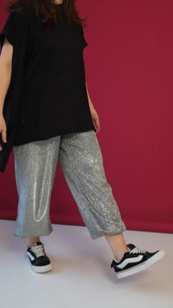 Лонгслив с рваными рукавами