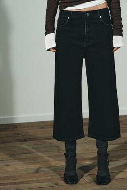 ZARA ДЖИНСОВЫЕ ШОРТЫ TRF СО СРЕДНЕЙ ПОСАДКОЙ, ЧЕРНЫЙ