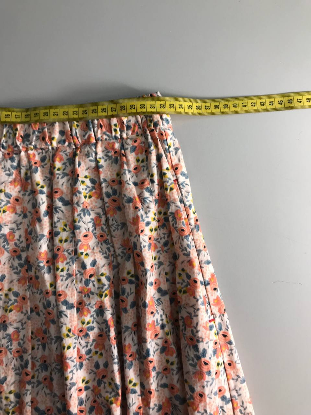 Юбка цветочная, визуально на 48 размер