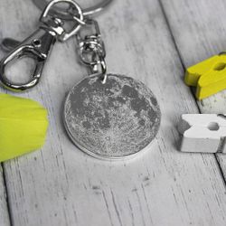 Серебряный брелок Луна с гравировкой на заказ