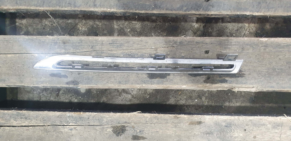 Молдинг решетки радиатора правый верхний Mercedes GLC (X253) 15-19 Б/У Оригинал A2538880285