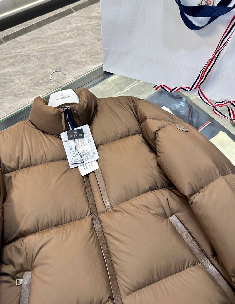 Пуховик Moncler