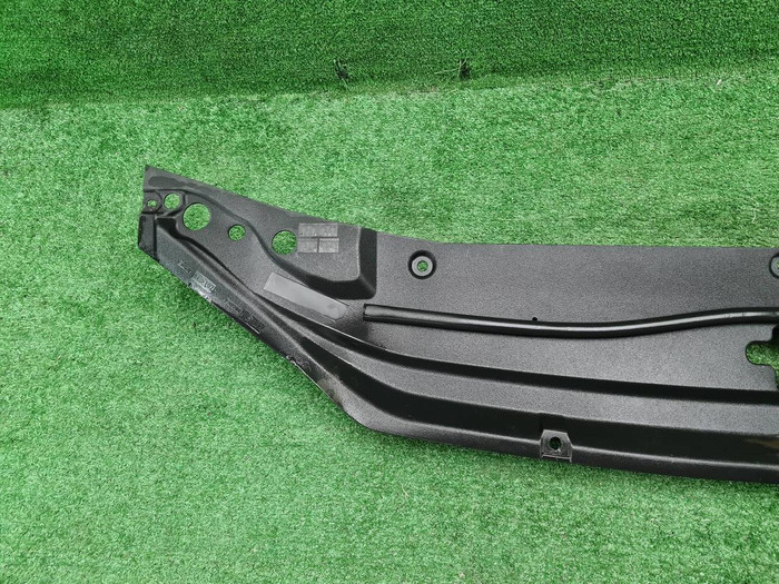 Кожух замка капота Toyota Land Cruiser 200 (15-21)