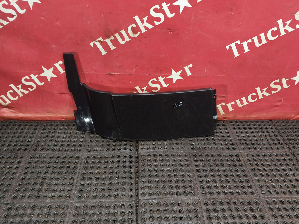 Спойлер кабины боковой верхний правый 2024г