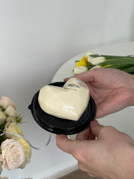 Десерт Афродита в белом цвете