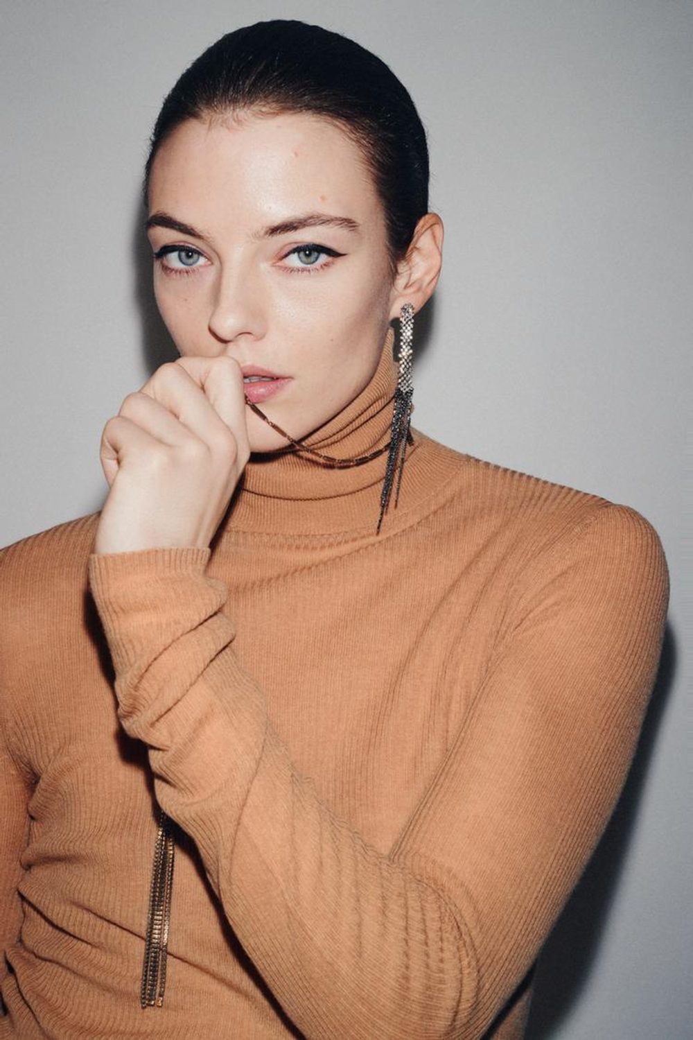 ZARA ДЛИННЫЕ СЕРЬГИ СО СТРАЗАМИ, АНТРАЦИТОВО-СЕРЫЙ