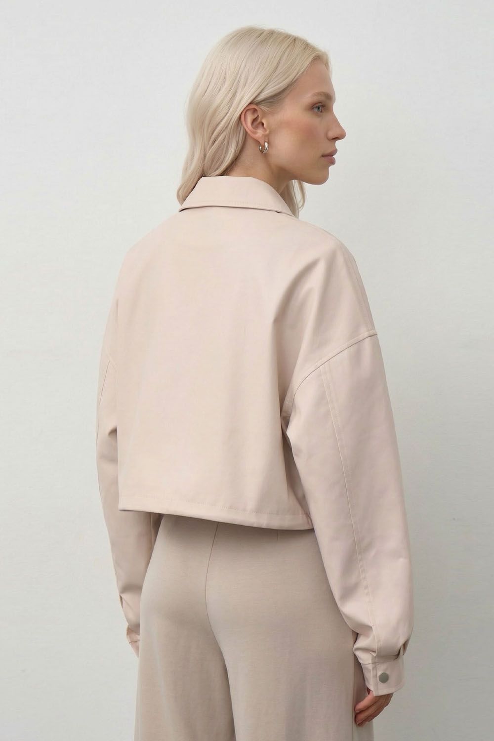 Куртка с воротом укороченная жемчужного цвета