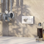 Розетка двойная влагозащищенная с заземлением с крышками и шторками (белый) W1172201